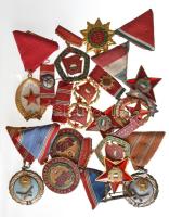 17db-os vegyes szocialista kitüntetés és jelvény tétel, közte 1957. "Szolgálati Érdemérem" ezüstözött, zománcozott Br kitüntetés mellszalagon (2x), DN "Szocialista Brigád" jelvény (2x) T:2-3