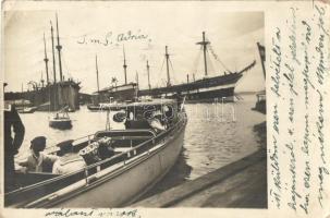 SMS Adria, az Osztrák-Magyar Haditengerészet csavaros fregattja, motorcsónak tengerészekkel / SMS Adria Austro-Hungarian Navy screw frigate, motorboat with mariners, photo (EK)