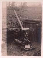 cca 1914-1918 Támadásra kész löveg a lövészárokban, I világháború, az ágyú alján a táblán felirat 12 cm. L.M.W.Z. 1/31 - Werfer a -, 15x11 cm.