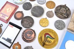 22db-os vegyes nagyrészt magyar sportérem tétel, közte 1950. "Magyar Szabadságharcos Szövetség ...