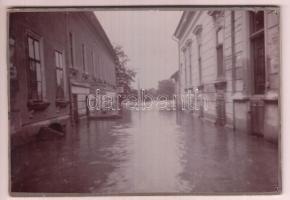 1912 Árvíz Lugoson, keményhátú fotó Karger Ervin lugosi műterméből / Hochwasser in Lugos, flooded street 15×10.5 cm