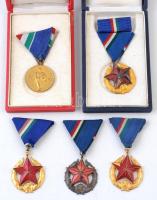 1951. "Közbiztonsági Érem" arany (3x) és ezüst fokozata a rendőrség tagjai részére, Br kitüntetés mellszalagon, egyik szalagsávval tokban + 1954. "Árvízvédelemért Emlékérem" aranyozott Br kitüntetés mellszalagon, tokban T:1--2-