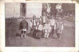 Kőrösmező, Jasina; Gyerekek, folklór / children, Transcarpathian folklore (kis szakadás / small tear)