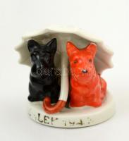 Emlék 1942 porcelán kutyusok, jelzés nélkül, apró lepattanással, 5cm