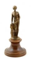 Jelzés nélkül: Női akt, bronz, fa talapzaton, m:13 cm