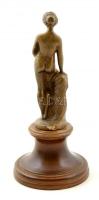 Jelzés nélkül: Női akt, bronz, fa talapzaton, m:13 cm