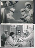 cca 1955 Műtét, 2 db jelzés nélküli vintage fotó dr. Csörgeő Tibor (1896-1968) hagyatékából, 8,5x12 cm