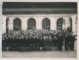 1940-1941 Királyi Magyar Egyetemi Katolikus Gimnázium (jelenleg Budapesti Egyetemi Katolikus Gimnázium és Kollégium) évnyítója, az iskola alapításának 254. évében, 18x24 cm.