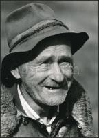 cca 1973 Zsigri Oszkár (1933-?): Juhász portré, feliratozott vintage fotóművészeti alkotás, 24x17,5 cm