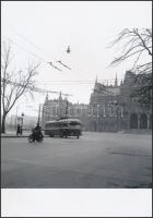 cca 1960 Budapest, trolibusz a Kossuth téren, Kotnyek Antal (1921-1990) fotóriporter hagyatékában őrzött vintage negatív mai nagyítása, 18x18 cm