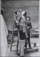 1945 Háborús bűnösök nyilvános akasztása, 2 db vintage negatív mai nagyítása, 25x18 cm