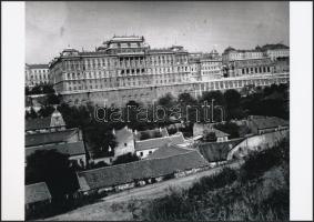 cca 1928 Budapest, tabáni házak a budai vár alatt, vintage negatív mai nagyítása, 18x21 cm