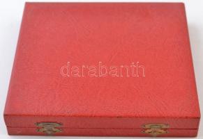 Borsos Miklós (1906-1990) 1979. "Fa és Papiripari Szövetkezetek Szövetsége" Br plakett, er...