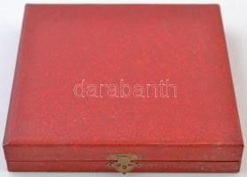 Borsos Miklós (1906-1990) 1981 "Budapesti Könnyűipari Szövetkezetek Szövetsége" Br plakett...