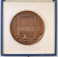 Borsos Miklós (1906-1990) 1984. "Budapesti Könnyűipari Szövetkezetek Szövetsége" Br plaket...