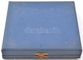 Borsos Miklós (1906-1990) 1984. "Budapesti Könnyűipari Szövetkezetek Szövetsége" Br plaket...