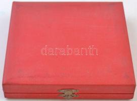 Borsos Miklós (1906-1990) 1985. "Budapesti Könnyűipari Szövetkezetek Szövetsége" Br plaket...