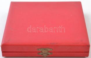 Borsos Miklós (1906-1990) DN "Budapesti Könnyűipari Szövetkezetek Szövetsége" Br plakett e...