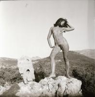 cca 1975 Szelek szárnyán, aktfotó tanulmányok a szabadban, 9 db negatív, 6x6 cm