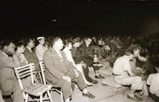 cca 1955 Balatonföldvári szépségverseny, Kotnyek Antal (1921-1990) képriportja, 14 db vintage negatí...