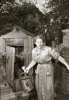 cca 1954 Bepillantás a sztahanovista hős szövőnő életébe, Kotnyek Antal (1921-1990) képriportja, 9 d...