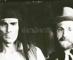 ,,Ulzana" című film állóképei, 20 db negatív, ezekről készültek a mozik előcsarnokában kiállíto...