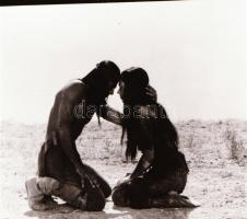 ,,Ulzana" című film állóképei, 20 db negatív, ezekről készültek a mozik előcsarnokában kiállíto...