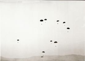 ,,Allegro Barbaro" című film állóképei, 16 db negatív, ezekről készültek a mozik előcsarnokában...