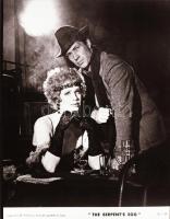 ,,Kígyótojás" című film állóképei, 35 db negatív, ezekről készültek a mozik előcsarnokában kiál...