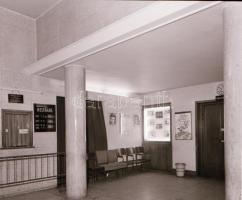 1973 Budapest, a BOCSKAI mozi külső-belső felvételei, 4 db szabadon felhasználható vintage negatív, ...