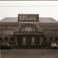 1973 Budapest, a CORVIN mozi külső-belső felvételei, 9 db szabadon felhasználható vintage negatív, 6x7 cm