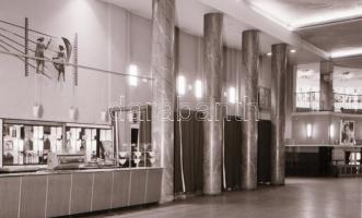 1973 Budapest, a CORVIN mozi külső-belső felvételei, 9 db szabadon felhasználható vintage negatív, 6...