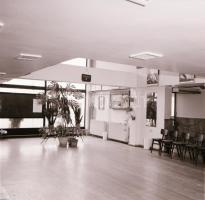 1973 Budapest, a FÓRUM mozi külső-belső felvételei, 6 db szabadon felhasználható vintage negatív, 6x...