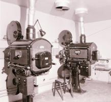 1973 Budapest, a FÓRUM mozi külső-belső felvételei, 6 db szabadon felhasználható vintage negatív, 6x...