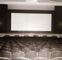 1973 Budapest, a FÓRUM mozi külső-belső felvételei, 6 db szabadon felhasználható vintage negatív, 6x...