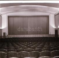 1973 Budapest, a KÁRPÁT mozi külső-belső felvételei, 4 db szabadon felhasználható vintage negatív, 6...