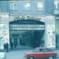 1973 Budapest, a VÖRÖS CSILLAG mozi külső-belső felvételei, 8 db szabadon felhasználható vintage neg...