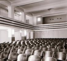 1973 Budapest, az IPOLY mozi külső-belső felvételei, 4 db szabadon felhasználható vintage negatív, 6...