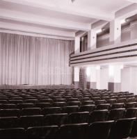 1973 Budapest, az IPOLY mozi külső-belső felvételei, 4 db szabadon felhasználható vintage negatív, 6...