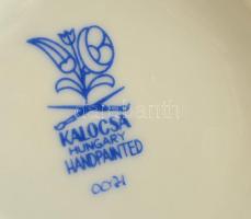 Kalocsai népi motívumos csésze+alj, matricás, jelzett, apró kopásnyomokkal, d: 15,5 ill. 10,5 cm