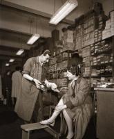 cca 1961 Budapest, Csillag Áruház, Kotnyek Antal (1921-1990) képriportja, 6 db vintage negatív a sze...