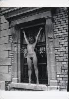 cca 1979 Hatékony műemlékvédelem, jelzés nélküli fotóművészeti alkotások, 2 db korabeli negatívról k...