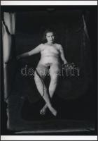 cca 1938 Erotikus fényképek egy vándorfényképész hagyatékából, 3 db korabeli üveglemez negatívról készült mai nagyítások, 25x18 cm / 3 erotic photos, 25x18 cm