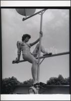 cca 1978 Megfigyelő az árbócon, jelzés nélküli fotóművészeti alkotások, 3 db korabeli negatívról kés...