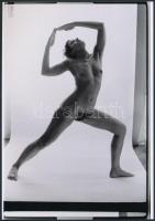 cca 1975 Gimnasztikázó lányok,  jelzés nélküli fotóművészeti alkotások, 4 db korabeli negatívról kés...