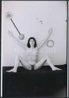 cca 1975 Gimnasztikázó lányok,  jelzés nélküli fotóművészeti alkotások, 4 db korabeli negatívról kés...