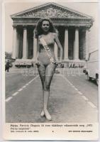 cca 1972 Párizs szépe + müncheni fürdőruha-divat bemutató, 2 db MTI-fotó, feliratozva, 27×18,5 cm