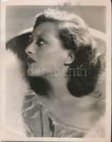 cca 1930 Joan Crawford, charming Metro-Goldwyn-Mayer star 26×20 cm