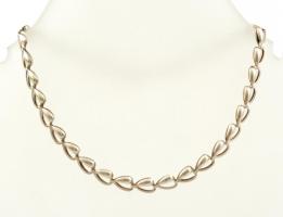 Ezüst(Ag) áttört szíves karlánc, jelzett, h: 19,5 cm, nettó: 1,9 g