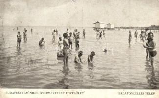 Balatonlelle, Budapesti Szünidei Gyermektelep Egyesület üdülőhelye, fürdőző gyerekek a strandon (EM)